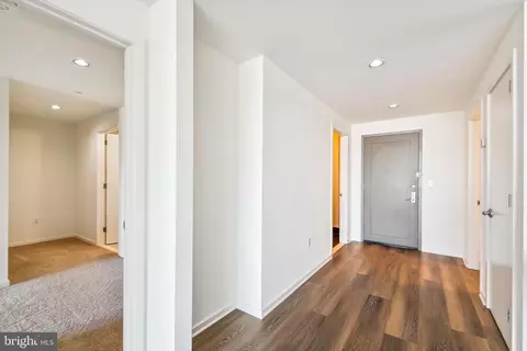 Entry Way - 1200 Steuart St #429, Baltimore, MD 21230 photo 3 of 5