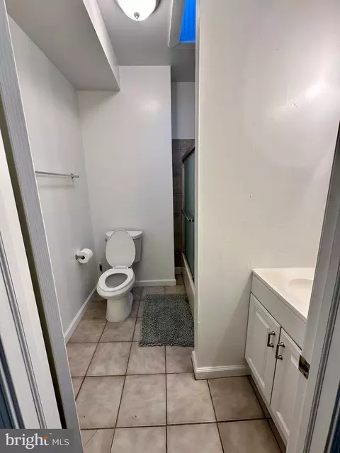 Bath - 2730 Harlem Ave, Baltimore, MD 21216 photo 1 of 2