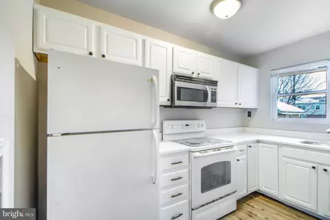 913 Stoll St, Brooklyn, MD 21225 photo 8