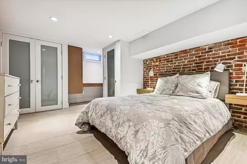 Bedroom - 108 E Hamburg St, Baltimore, MD 21230 photo 1 of 2
