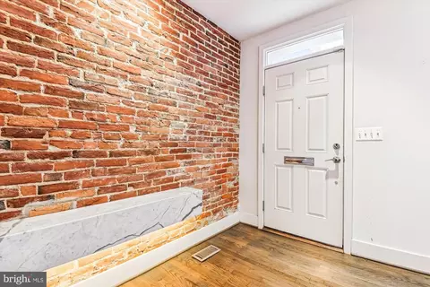 Entry Way - 108 E Hamburg St, Baltimore, MD 21230 photo 2 of 4