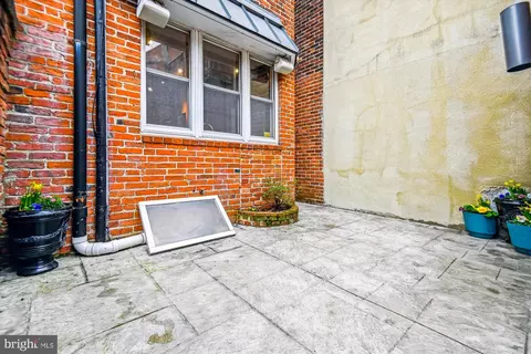 Exterior - 108 E Hamburg St, Baltimore, MD 21230 photo 4 of 7