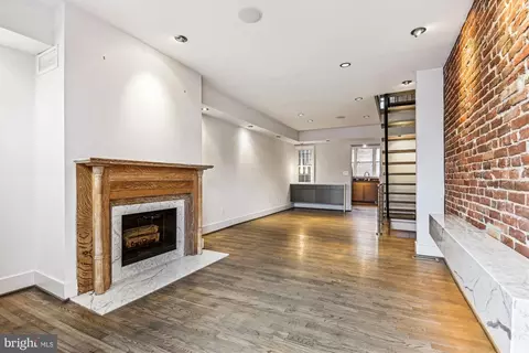 Living - 108 E Hamburg St, Baltimore, MD 21230 photo 1 of 2