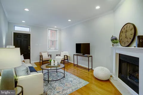 Living - 3411 Odonnell St, Baltimore, MD 21224 photo 2 of 4