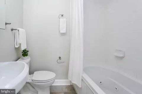 Bath - 3411 Odonnell St, Baltimore, MD 21224 photo 4 of 6