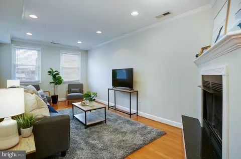 Living - 3411 Odonnell St, Baltimore, MD 21224 photo 3 of 4