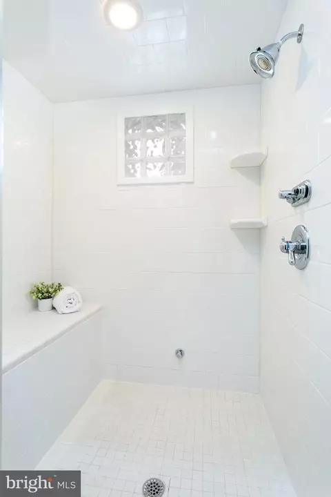 Bath - 3411 Odonnell St, Baltimore, MD 21224 photo 3 of 6