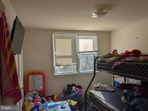 2832 Edgecombe Cir S, Baltimore, MD 21215 photo 9