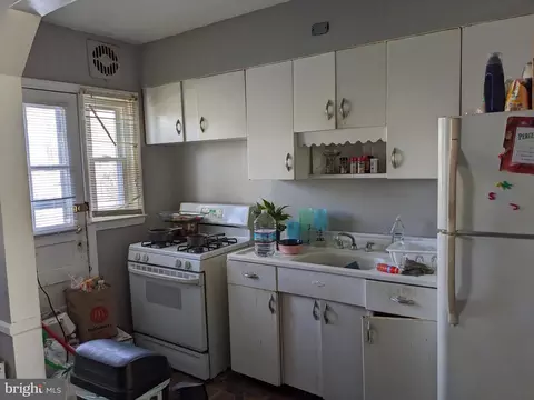2832 Edgecombe Cir S, Baltimore, MD 21215 photo 6