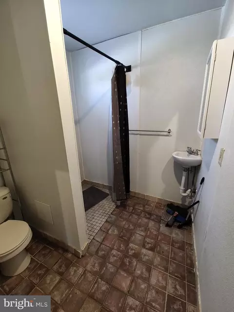 Bath - 3707 W Strathmore Ave, Baltimore, MD 21215 photo 2 of 2