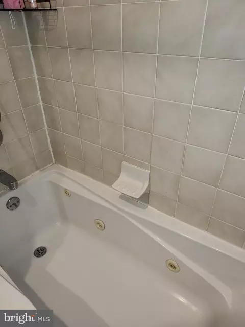 Bath - 3707 W Strathmore Ave, Baltimore, MD 21215 photo 1 of 2