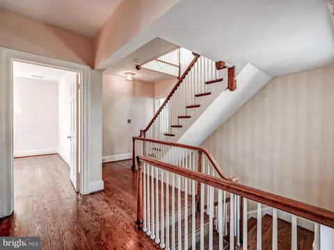Entry Way - 206 Enfield Rd, Baltimore, MD 21212 photo 4 of 7