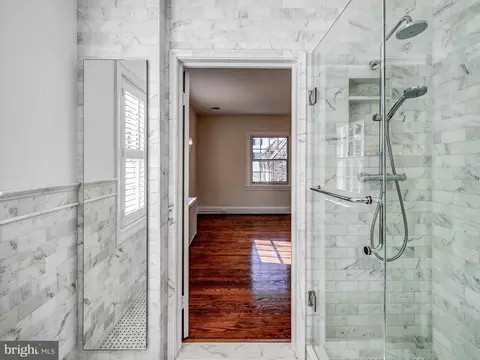 Bath - 206 Enfield Rd, Baltimore, MD 21212 photo 3 of 5