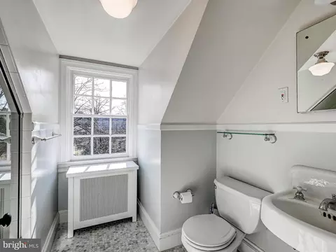 Bath - 206 Enfield Rd, Baltimore, MD 21212 photo 5 of 5