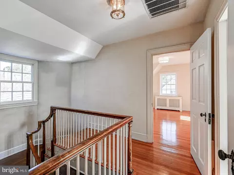 Entry Way - 206 Enfield Rd, Baltimore, MD 21212 photo 5 of 7
