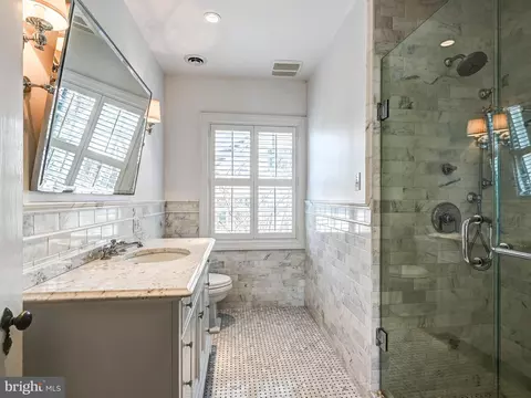 Bath - 206 Enfield Rd, Baltimore, MD 21212 photo 4 of 5