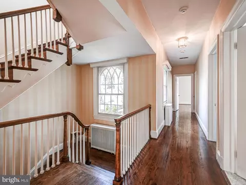 Entry Way - 206 Enfield Rd, Baltimore, MD 21212 photo 3 of 7