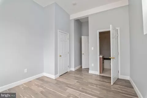 Entry Way - 2018 N Monroe St, Baltimore, MD 21217 photo 7 of 10