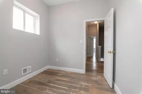 Entry Way - 2018 N Monroe St, Baltimore, MD 21217 photo 6 of 10