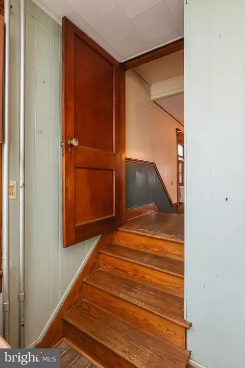 Entry Way - 3300 Batavia Ave, Baltimore, MD 21214 photo 7 of 11