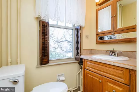 Bath - 3300 Batavia Ave, Baltimore, MD 21214 photo 2 of 2