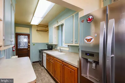 Entry Way - 3300 Batavia Ave, Baltimore, MD 21214 photo 10 of 11