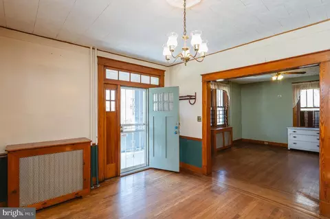 Entry Way - 3300 Batavia Ave, Baltimore, MD 21214 photo 2 of 11