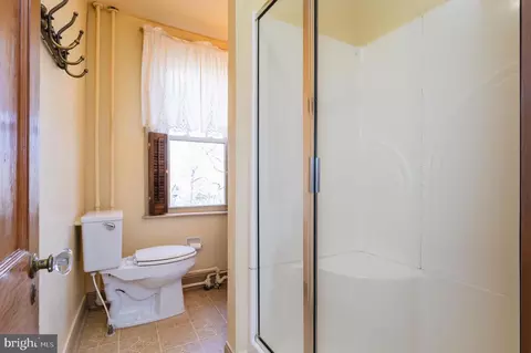 Bath - 3300 Batavia Ave, Baltimore, MD 21214 photo 1 of 2