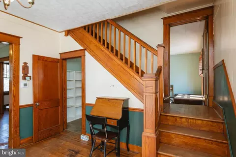 Entry Way - 3300 Batavia Ave, Baltimore, MD 21214 photo 3 of 11