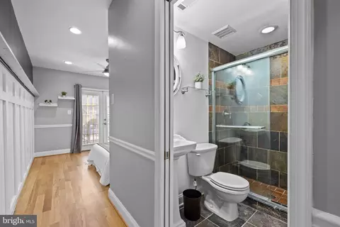 Bath - 1237 Haubert St, Baltimore, MD 21230 photo 4 of 5