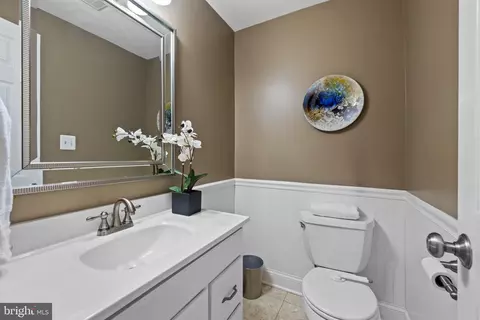 Bath - 1237 Haubert St, Baltimore, MD 21230 photo 1 of 5