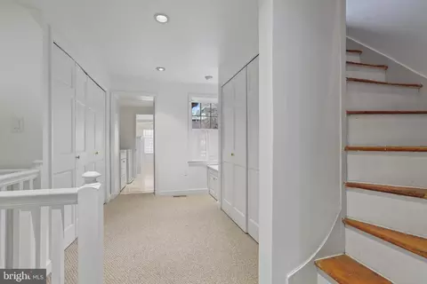 Entry Way - 39 E Henrietta St, Baltimore, MD 21230 photo 1 of 2