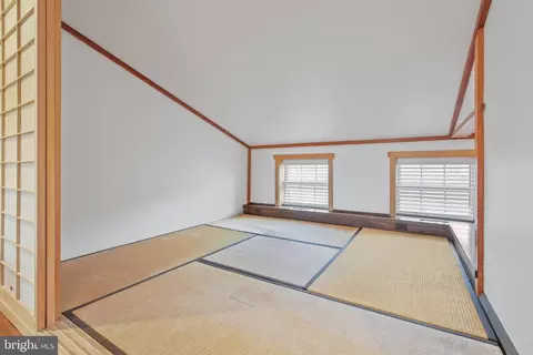 Entry Way - 39 E Henrietta St, Baltimore, MD 21230 photo 2 of 2