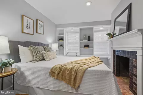 Bedroom - 39 E Henrietta St, Baltimore, MD 21230 photo 2 of 5