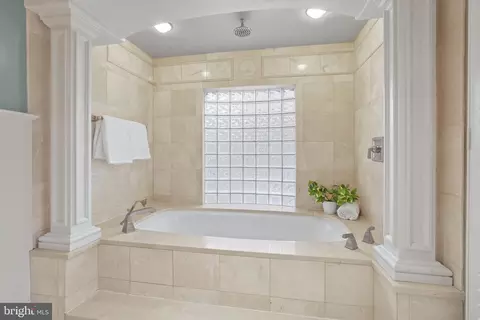 Bath - 39 E Henrietta St, Baltimore, MD 21230 photo 3 of 4
