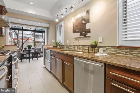Kitchen - 39 E Henrietta St, Baltimore, MD 21230 photo 2 of 3