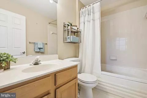 Bath - 288 Robert St, Baltimore, MD 21217 photo 2 of 3