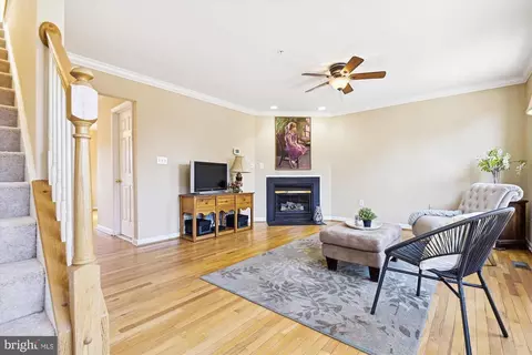 Living - 288 Robert St, Baltimore, MD 21217 photo 2 of 5