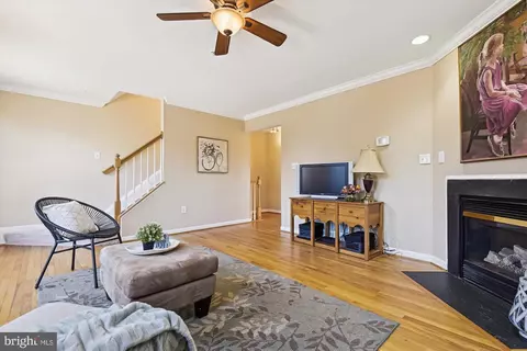 Living - 288 Robert St, Baltimore, MD 21217 photo 4 of 5