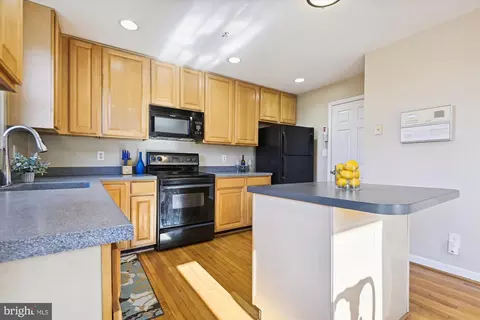 Kitchen - 288 Robert St, Baltimore, MD 21217 photo 3 of 7