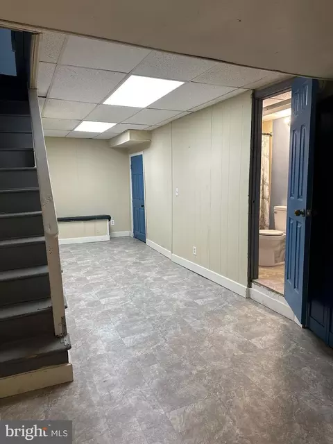 Entry Way - 4610 Belair Rd, Baltimore, MD 21206 photo 2 of 3