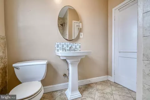 Bath - 2804 Erdman Ave, Baltimore, MD 21213 photo 4 of 6
