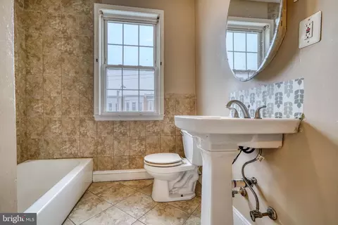 Bath - 2804 Erdman Ave, Baltimore, MD 21213 photo 2 of 6