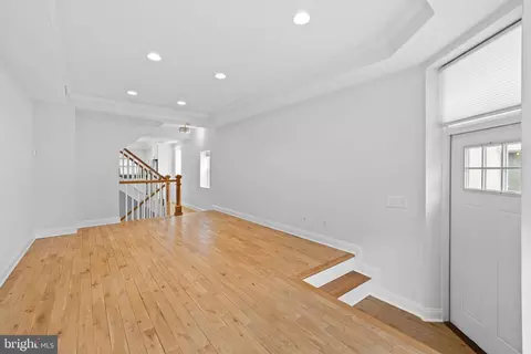 Entry Way - 29 S Robinson St, Baltimore, MD 21224 photo 3 of 5