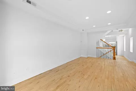 Entry Way - 29 S Robinson St, Baltimore, MD 21224 photo 2 of 5