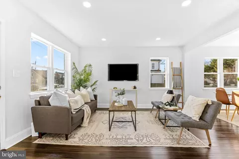 Living - 3720 Boarman Ave, Baltimore, MD 21215 photo 2 of 4