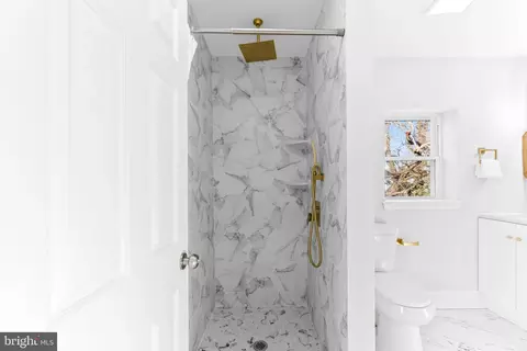 Bath - 3720 Boarman Ave, Baltimore, MD 21215 photo 1 of 7