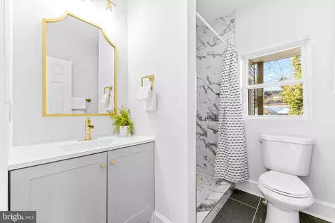 Bath - 3720 Boarman Ave, Baltimore, MD 21215 photo 5 of 7