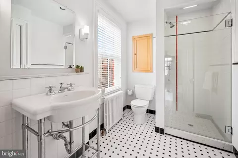 Bath - 1402 Bolton St, Baltimore, MD 21217 photo 6 of 9