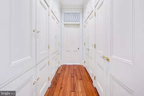 Entry Way - 1402 Bolton St, Baltimore, MD 21217 photo 5 of 6